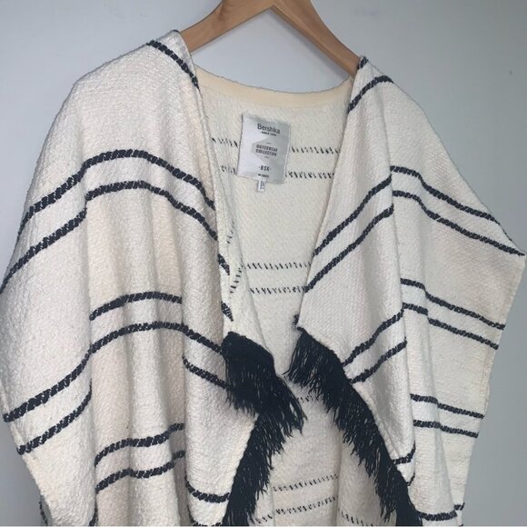 Bershka Poncho Cape Sweater‎ Size Medium  White Striped Outerwear Collection - Picture 3 of 7